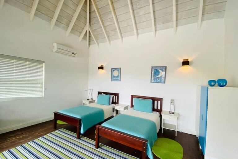 Turtle-Beach-Hillside-15